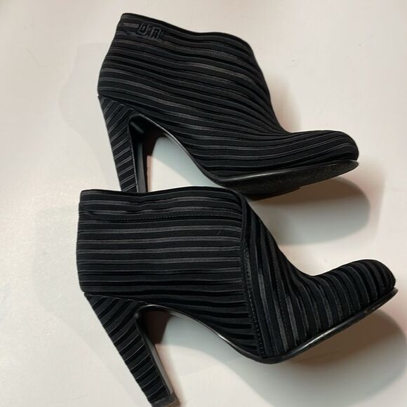 UN United Nude Womens Fold Hi Black Ankle Heels Booties Sz 5 - Picture 8 of 13